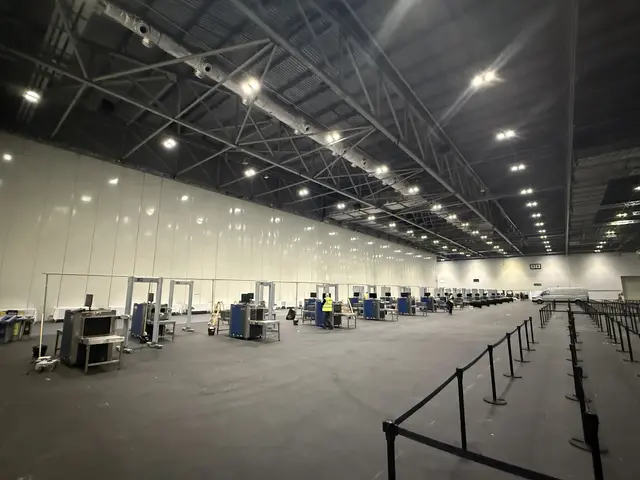 Hall of X-ray screening lanes