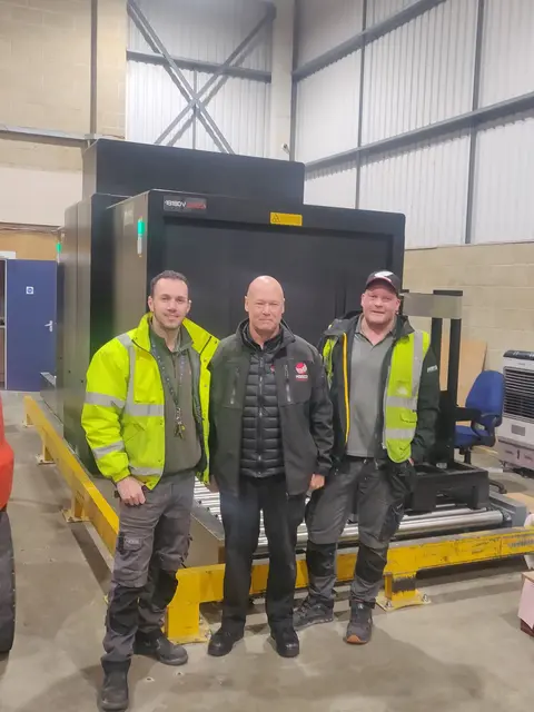 RedteQ installation team beside a newly commissioned cargo X-ray
