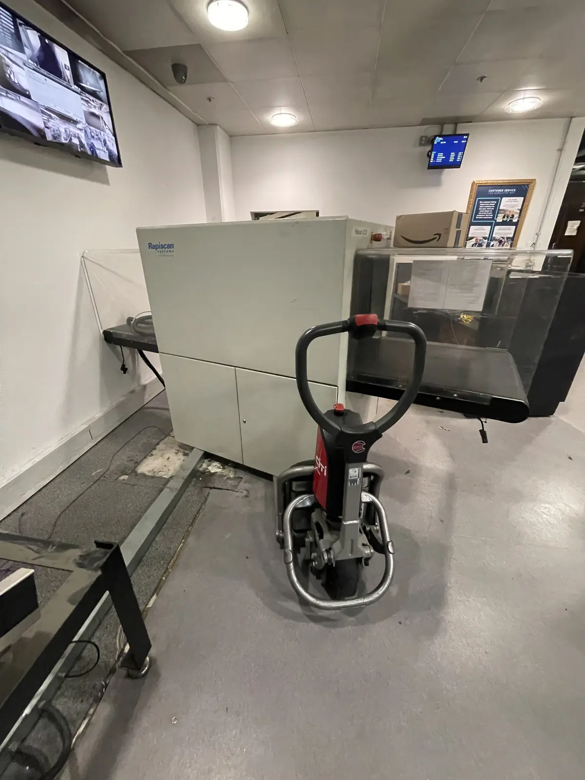 X-ray machine being loaded for relocation by RedteQ