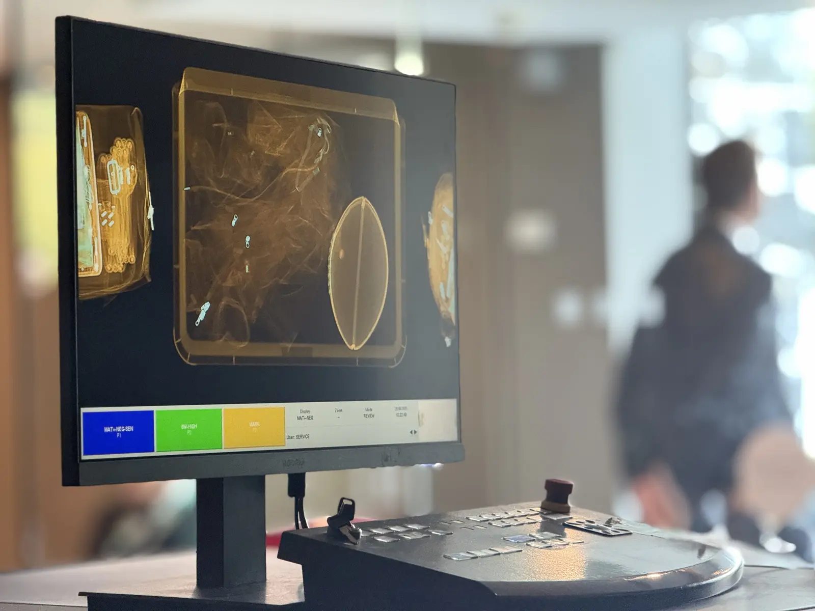 X-ray operator screen showing AI-assisted scanning at a major event